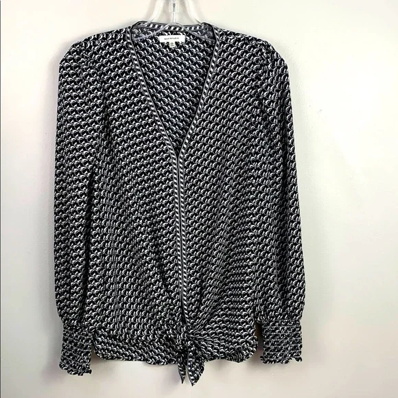 Max Studio Chic Black & White Tie Front Geometric Blouse - Picture 2 of 10